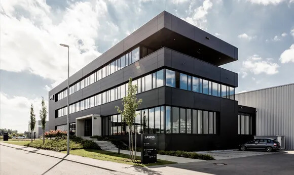 Verwaltungsgebäude von Außen